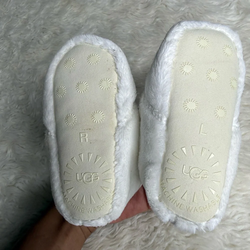 UGG Baby Bixbee Bootie Vanilla White Baby Walker Shoes Size 4 / 5